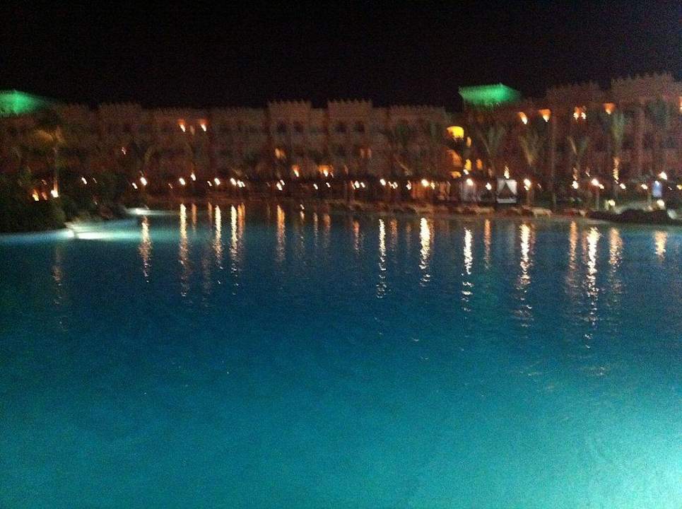 Poollandschaft mit Hotel Pickalbatros Palace Resort