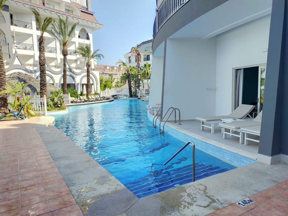 Pool Well Palace Side