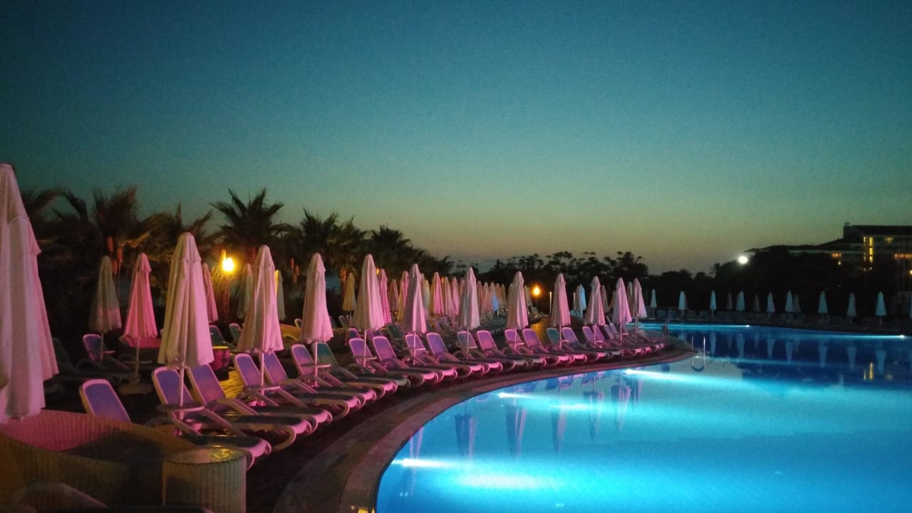 Pool nach Sonnenuntergang Paloma Oceana