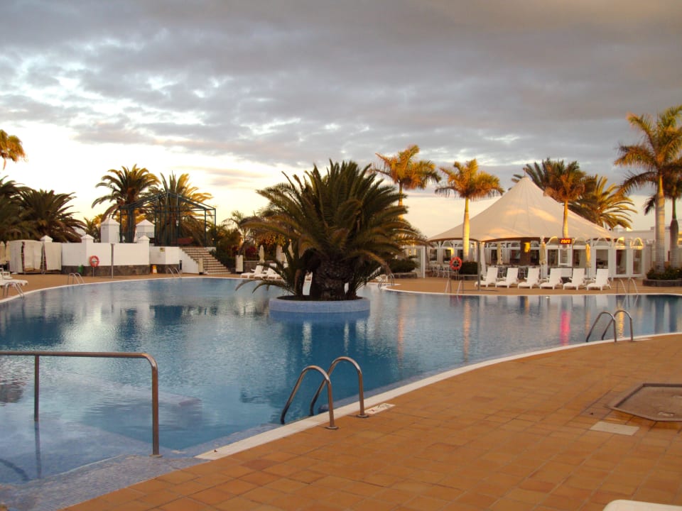 Pool am Abend Hotel Riu Palace Maspalomas Adults Only