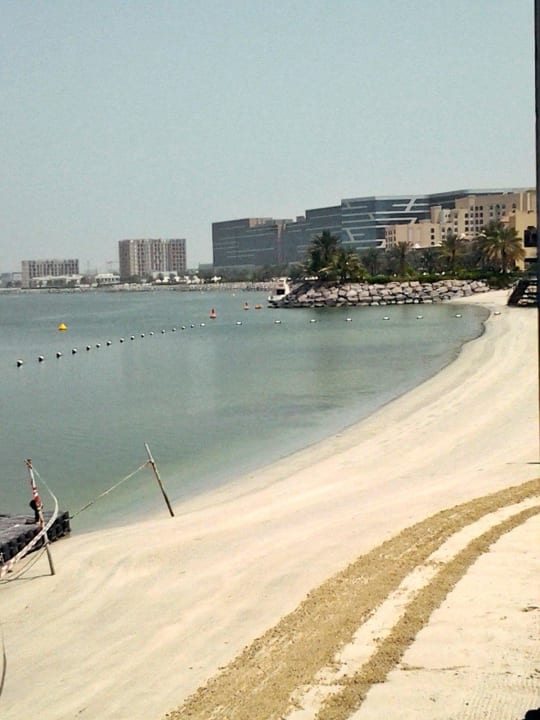 Strandansicht Shangri-La Hotel Qaryat Al Beri