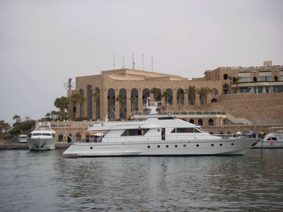 Schiff im Hafen Pickalbatros Citadel Resort