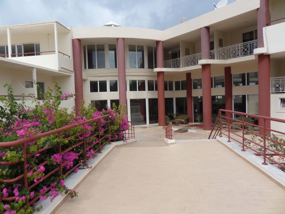 Hoteleingang von hinten HARPIN Georgioupolis Resort Aquapark & SPA