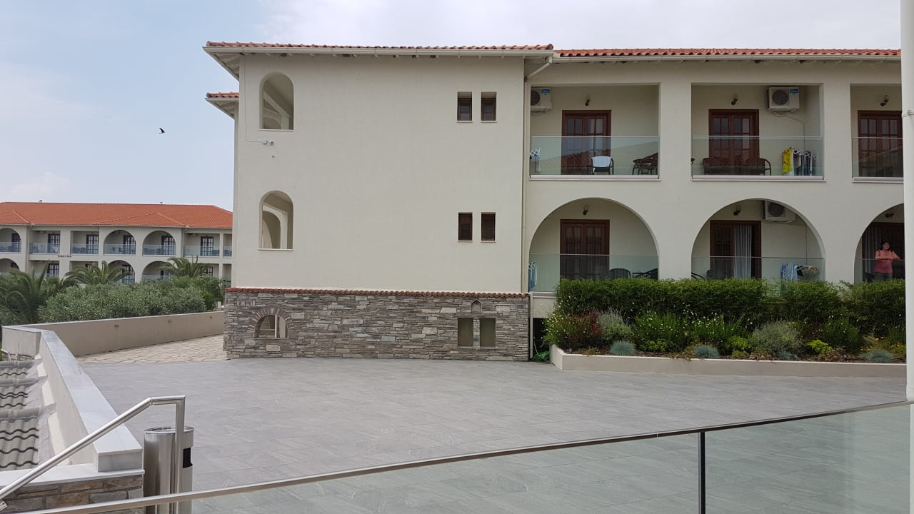 Außenansicht Akrathos Beach Hotel