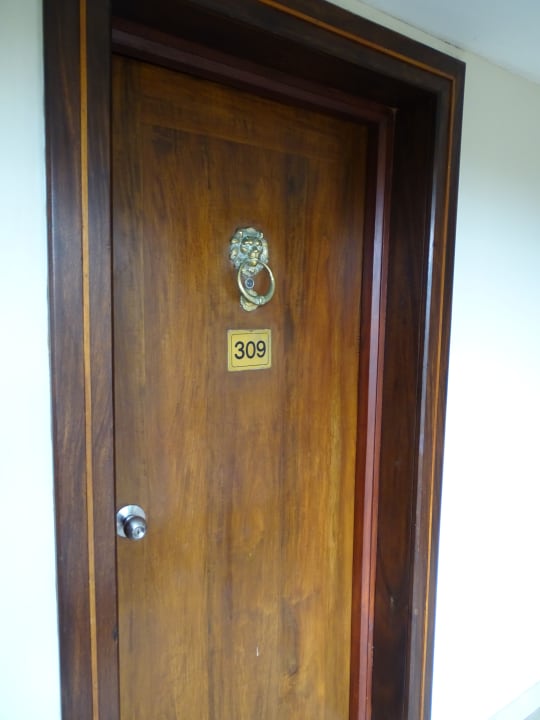 Zimmer Royal Palms Beach Hotel