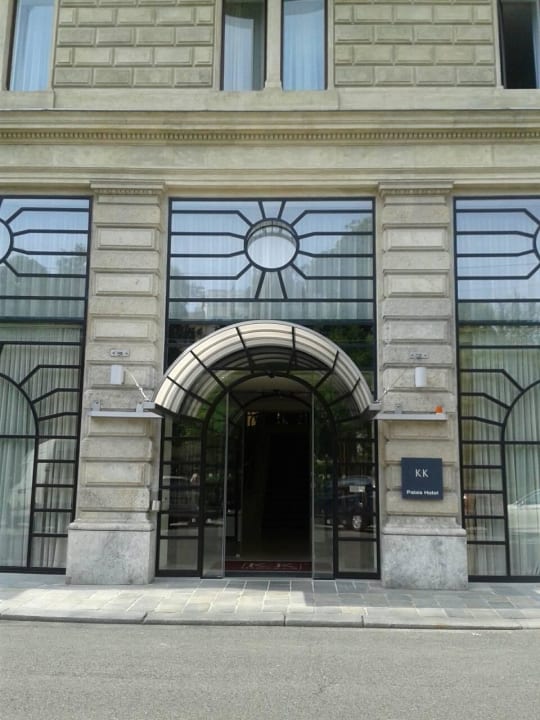 Hoteleingang K+K Palais Hotel
