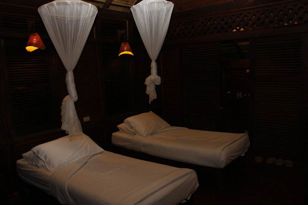 Schlafraum mit Moskitonetzen Hotel Luang Say Lodge