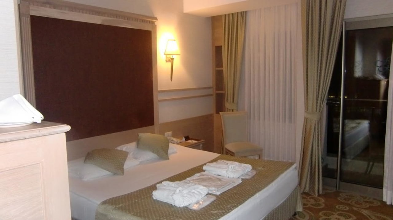 Doppelbett & Bademäntel Fame Residence Lara & Spa