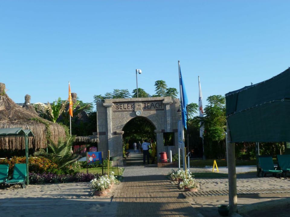 Tor zur Anlage beim Strand Belek Beach Resort Hotel