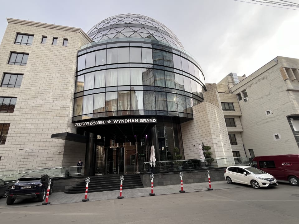 Außenansicht Wyndham Grand Tbilisi