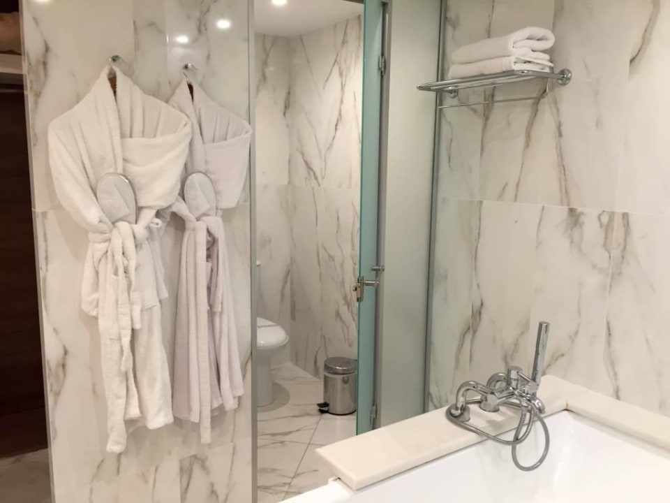 Bademäntel, WC Anthemus Sea Beach Hotel & Spa