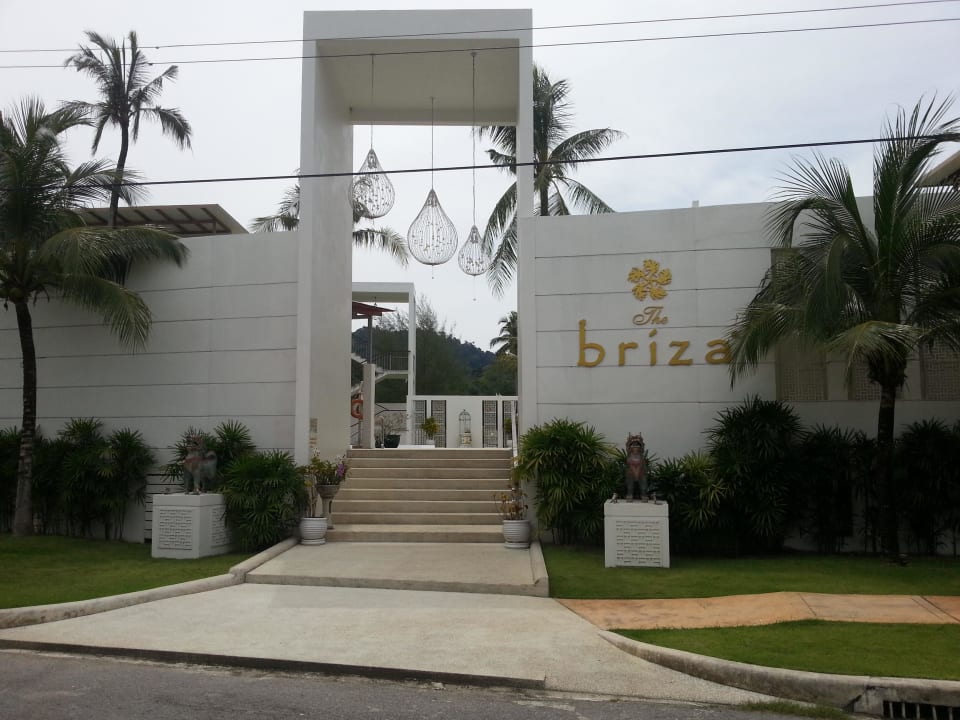 Hoteleingang zum neuen Teil The Briza Beach Resort Khaolak