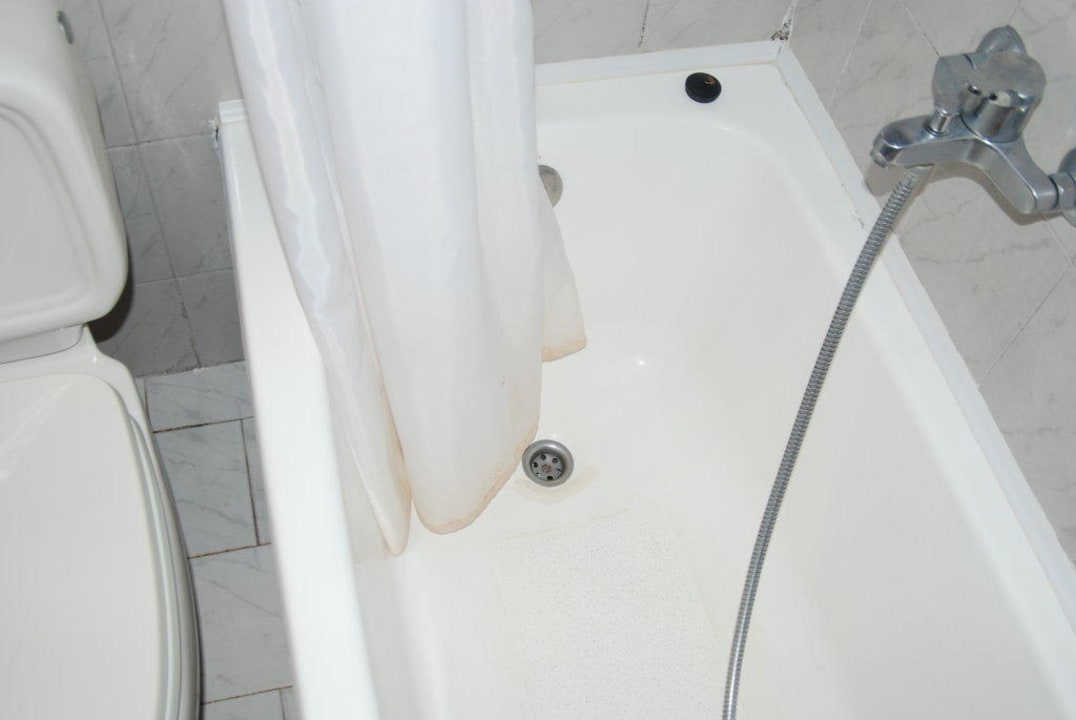 Badewanne mit Vorhang, sauber ist anders. Sentido Kyknos Beach Adults Only 16+