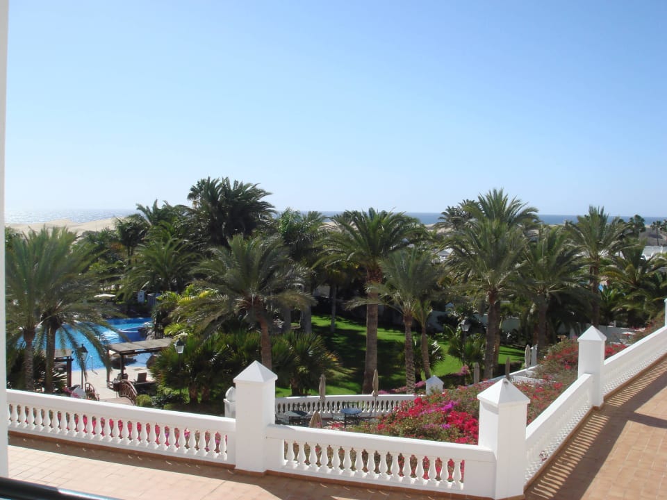 Garten mit einem der beiden Pools Hotel Riu Palace Maspalomas Adults Only