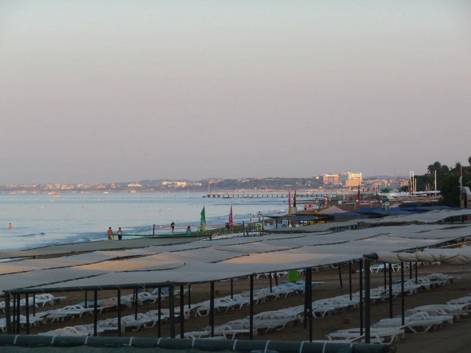 Strand am Abend Hotel Sirma