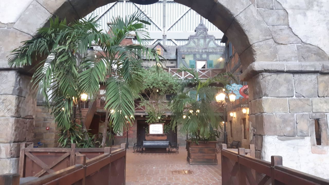 Innenhof der Burganlage Tropical Islands Resort