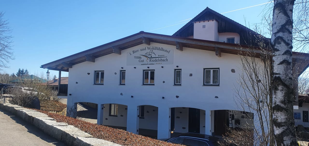 Außenansicht 1. Bier & Wohlfühlhotel Gut Riedelsbach