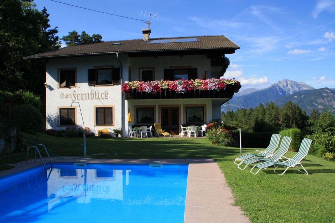 Pool und Liegewiese Garni Fernblick