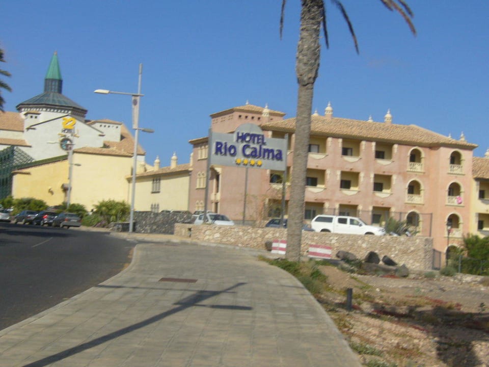 Von der Straße R2 Rio Calma Hotel & Spa & Conference