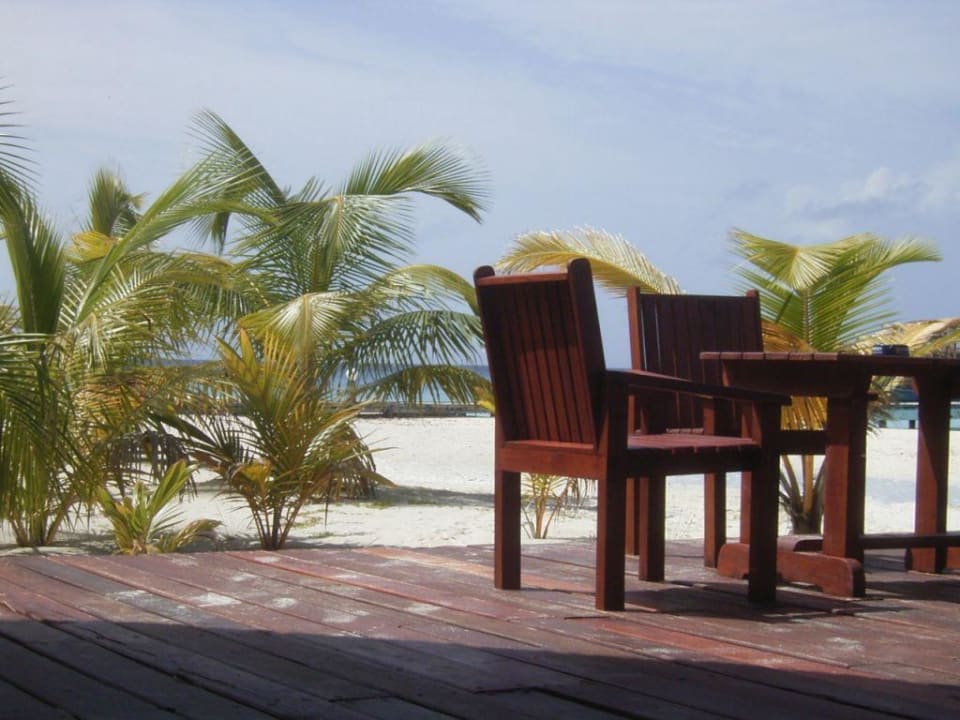 Strandbar bei Sonnenschein Angaga Island Resort