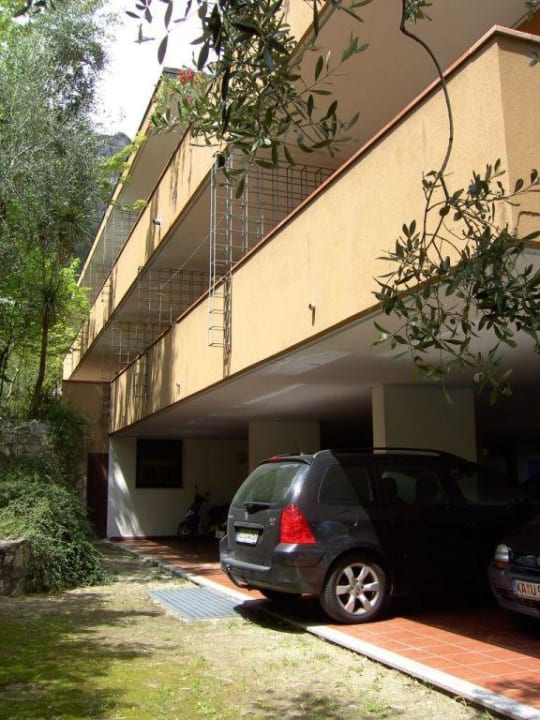 Balkons und Parkplatz FeWo Residence Ambra