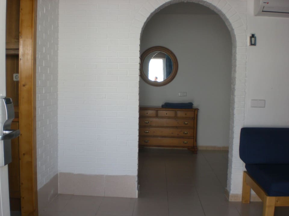 Blick richtung Schlafzimmer und Bad Hotel HM Ayron Park