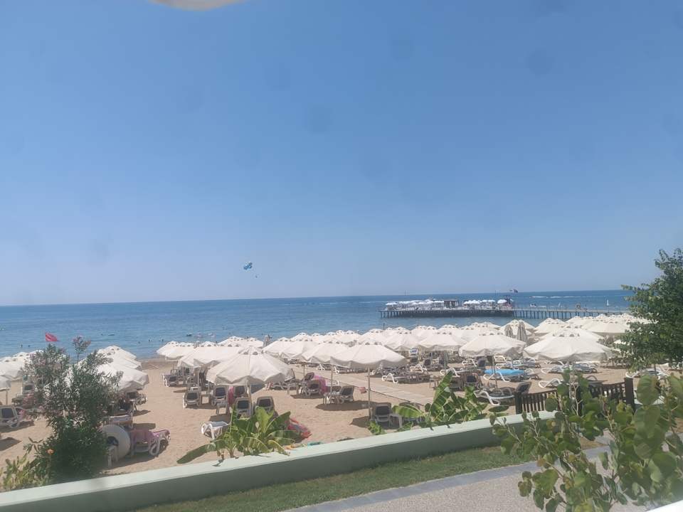 Strand Club Grand Side