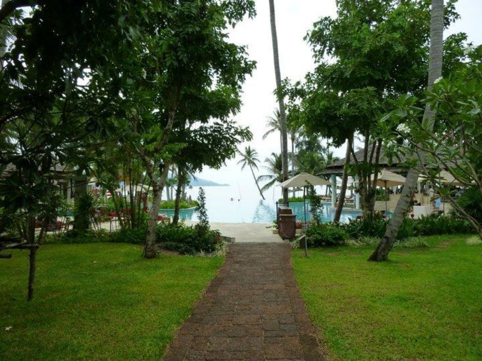 Blick Richtung Hotelpool und Meer Melati Beach Resort & Spa