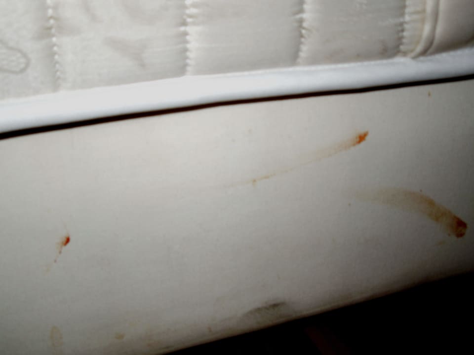 Ekliger Betteinsatz Falcon Hotel