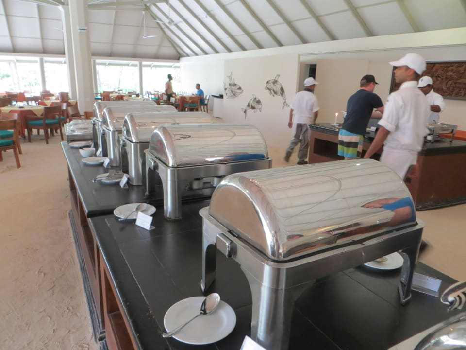 Mittag-Essen im Main Restaurant Adaaran Select Hudhuran Fushi - Premium All Inclusive