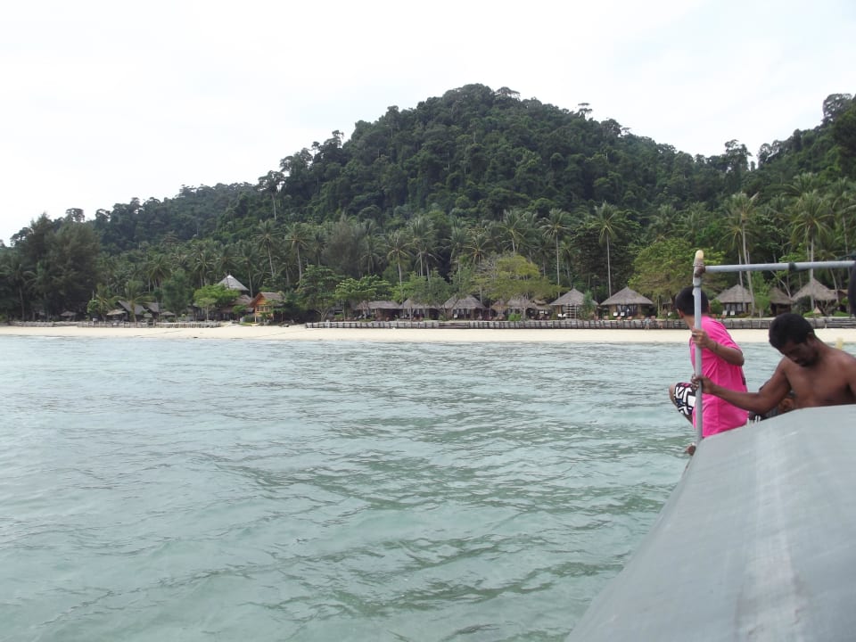 Blick auf die Hotelanlage vom Meer Hotel Thapwarin Resort