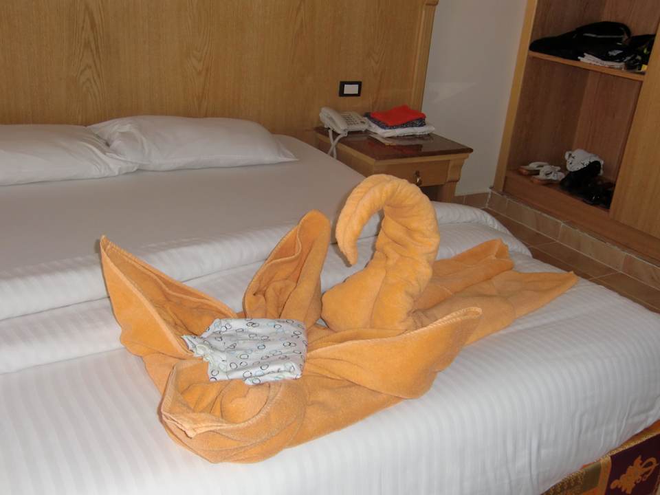 So sah es aus wenn Hassan Badetücher faltete Pickalbatros Alf Leila Wa Leila Resort - Neverland Hurghada