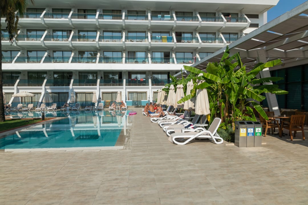 Pool Side Star Elegance