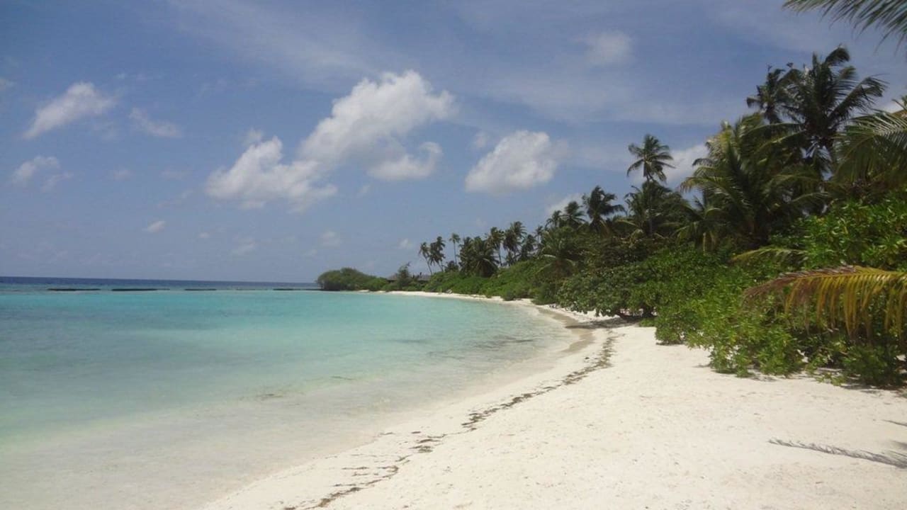Kuredu Island - Nordstrand (etwa Mitte der Insel) Kuredu Island Resort & Spa