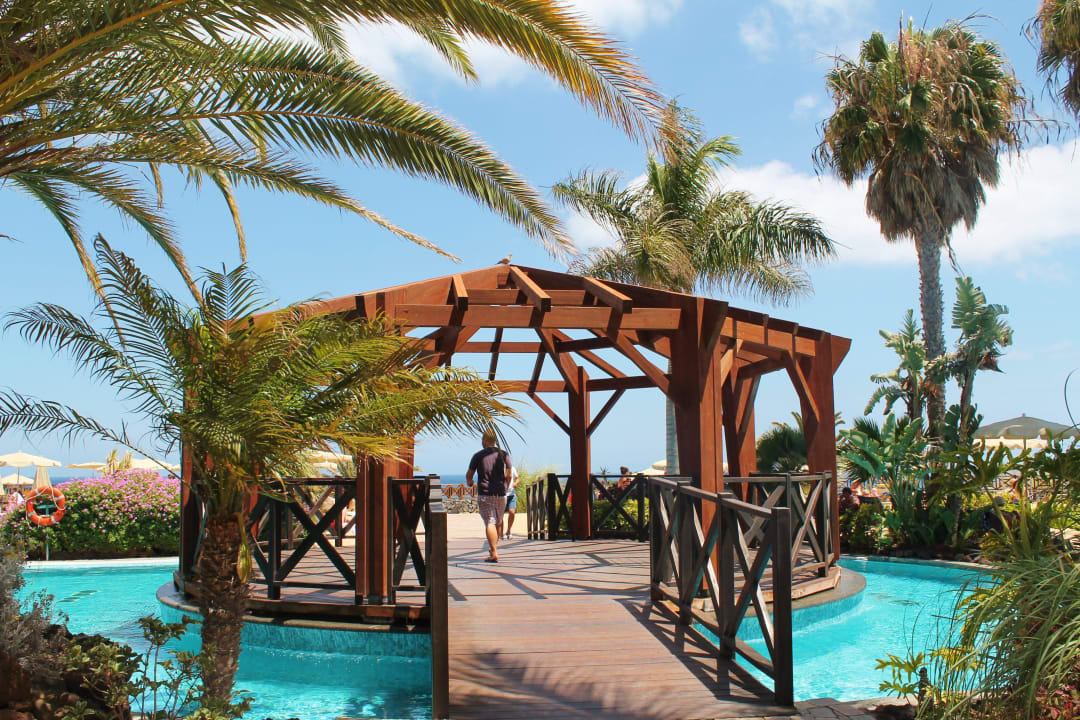 Schöner Pavillon am Pool R2 Pajara Beach