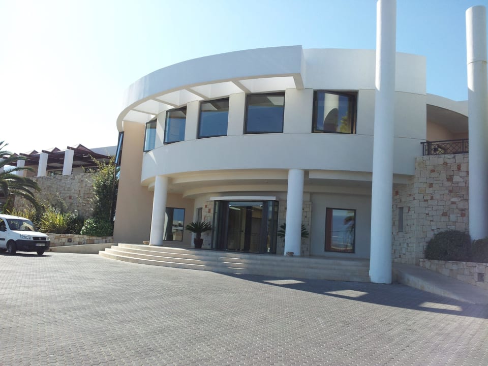 Hoteleingang Grand Hotel Holiday Resort