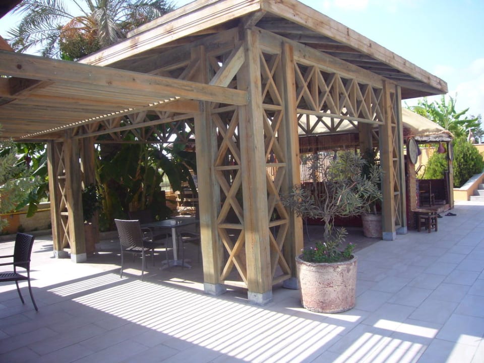 Sitzgelegenheit beim Pool Crystal Paraiso Aqua Collection