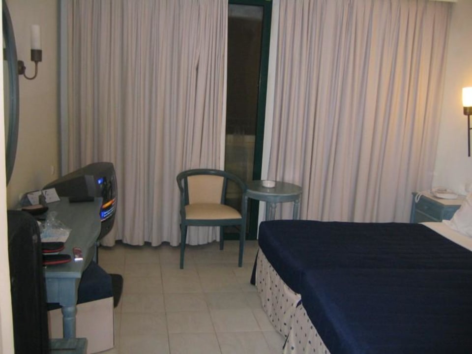 Zimmer Domes Aulūs Zante, Autograph Collection