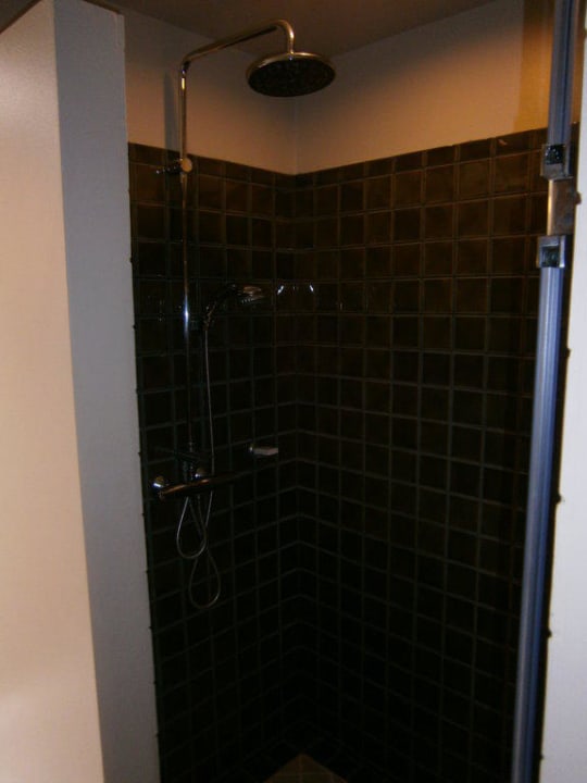 Dusche  The Fair House Beach Resort