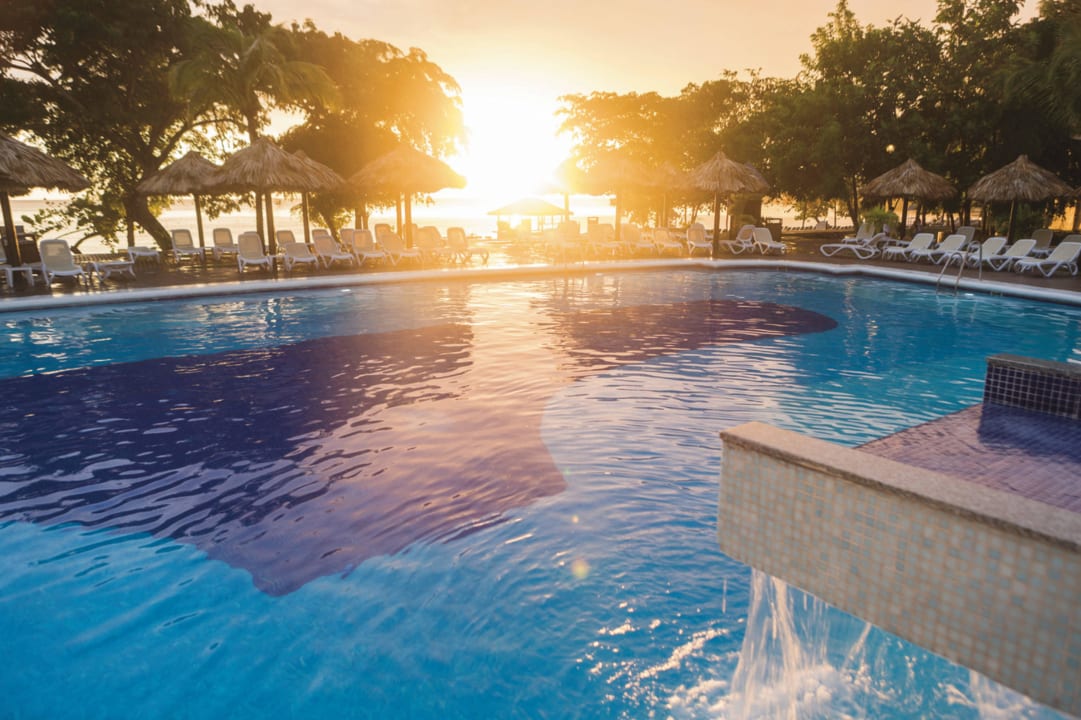 Sonnenuntergang am Pool Hotel Riu Negril