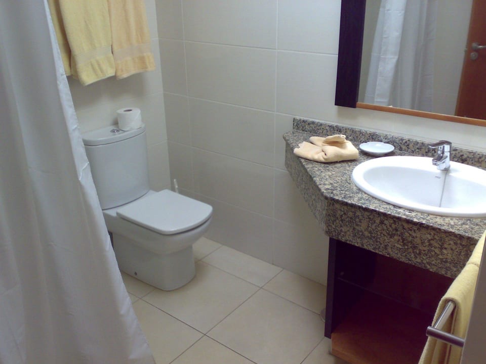 Kleines Badezimmer HL Miraflor Suites Hotel