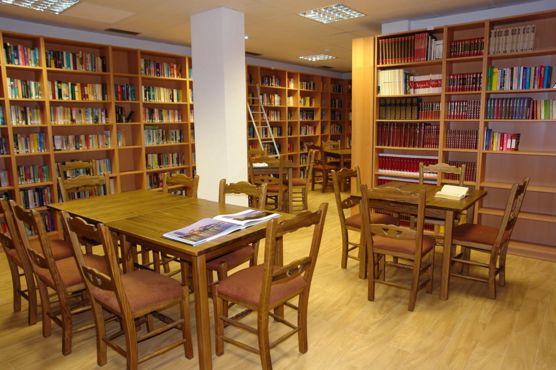 Biblioteca Camping & Bungalow Internacional La Marina