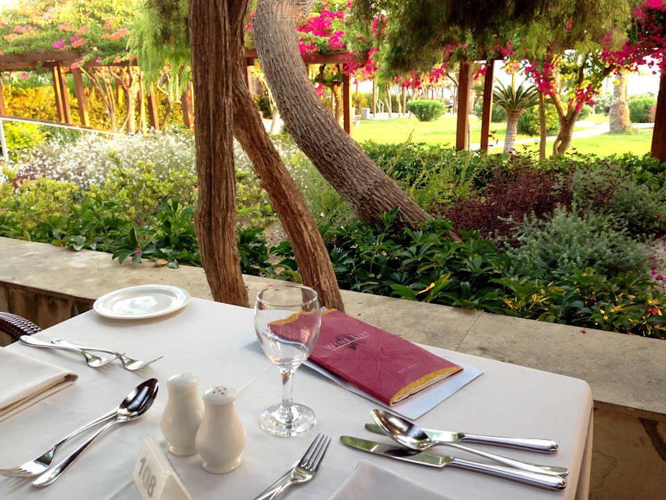 Beim Abendessen Hara Nissi Beach