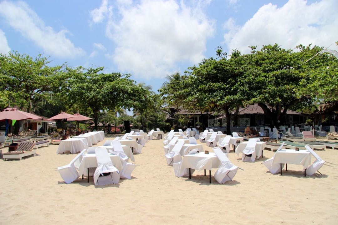 Schon morgens für den Abend gedeckt Hotel Keraton Jimbaran Resort
