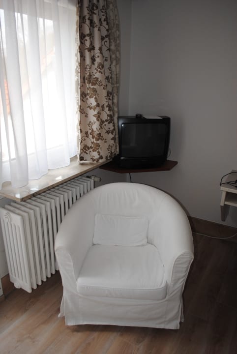 Veralteter Fernseher mit schlechtem Bild  Landhotel Waldhaus