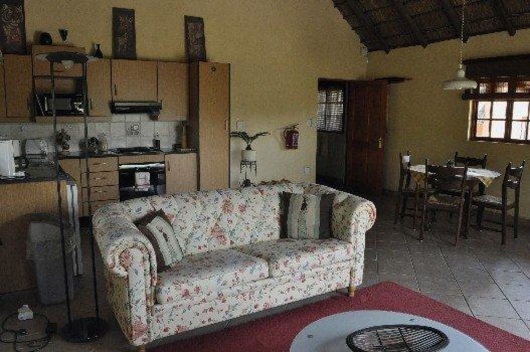 Lounge and kitchen Thatch22 Country Guesthouse