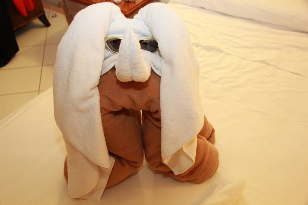 Nette Begrüssung des Zimmermädchen Hotel Playa Pesquero