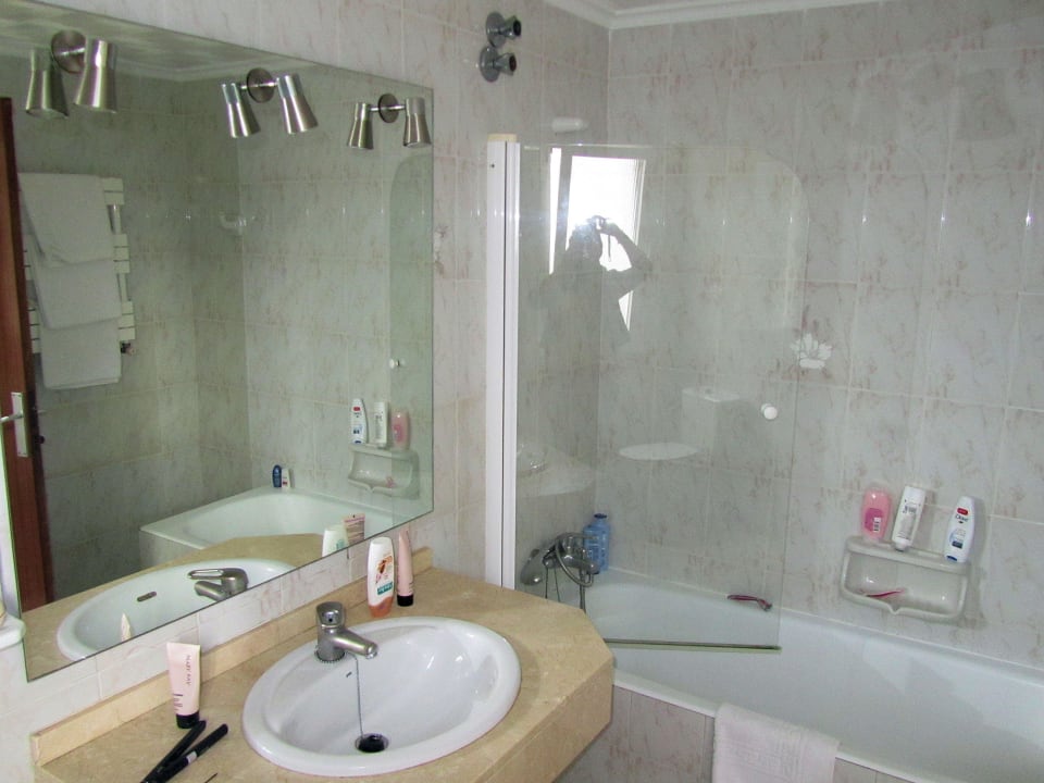 Bad vom Dreibettzimmer Hotel Luxor