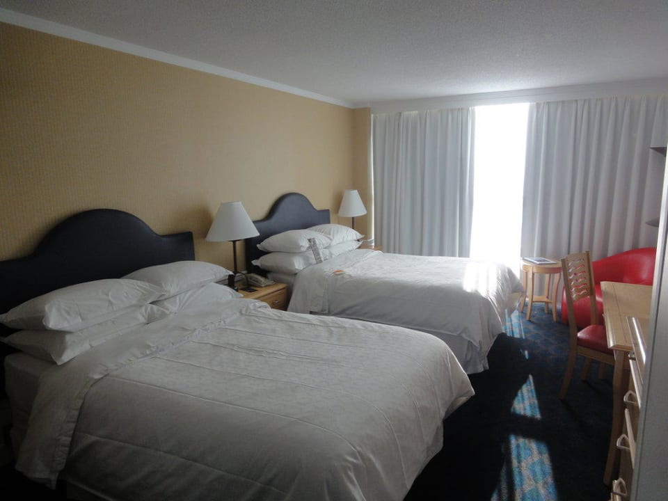 Bequeme grosse Betten Hotel Sheraton Vancouver Wall Center