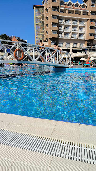 Pool Side Mare Resort & Spa